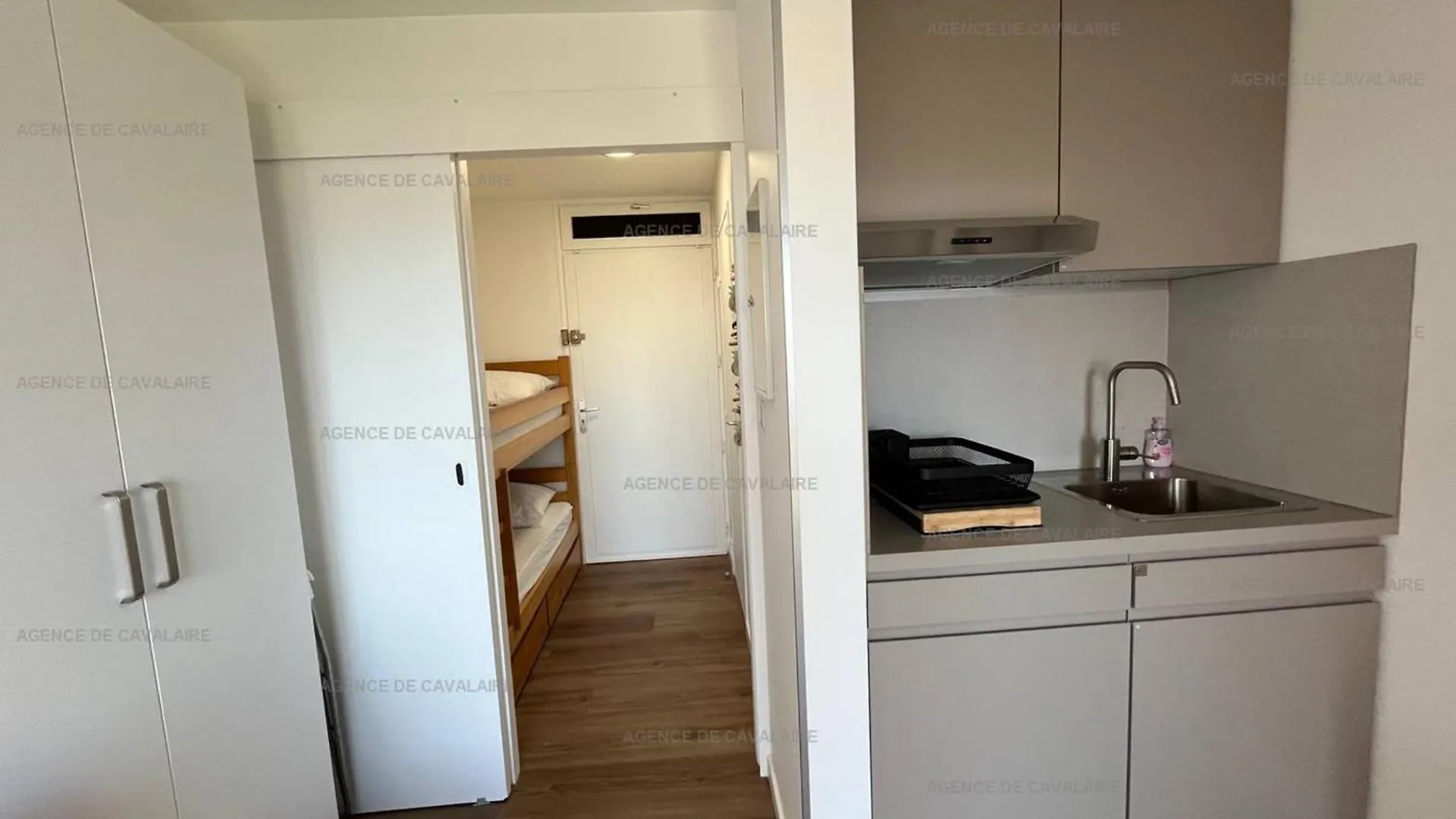 Studio Cabine A 100M Plage Et Commerces Avec Climatisation Et Parking - Fr-1-100-326 Кавалер-сюр-Мер